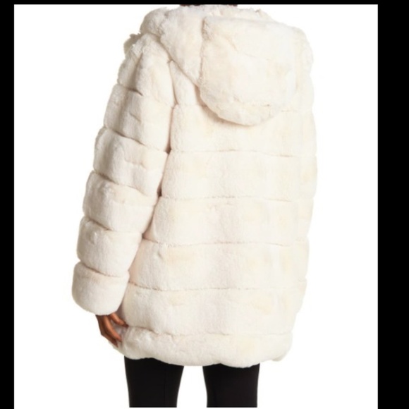 NWT BCBG MaxAzria Felicia Faux Fur Hooded Coat in Beautiful Beige color - Picture 4 of 6